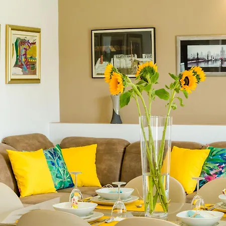 Dolores Apartment