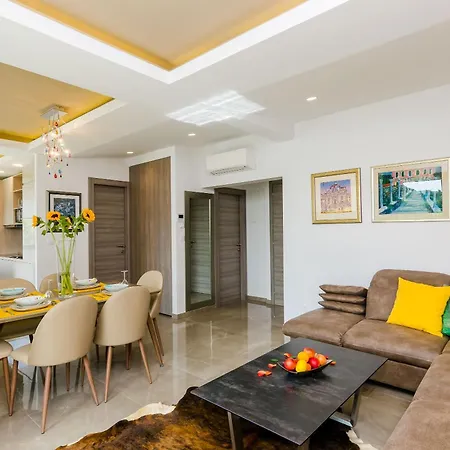 Dolores Apartment *